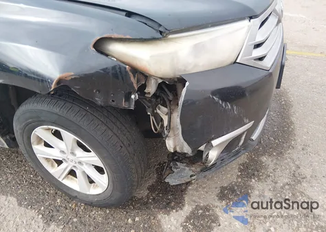 2012 Toyota Highlander Se V6 z USA, uszkodzony, nr VIN 5TDBK3EH3CS112148